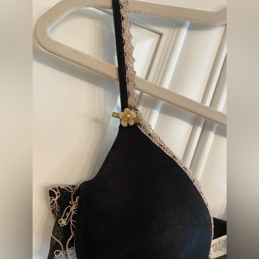 NWOT Piege Lingerie Bra Size 34B in Black with Cream Embroidery - Picture 2 of 10